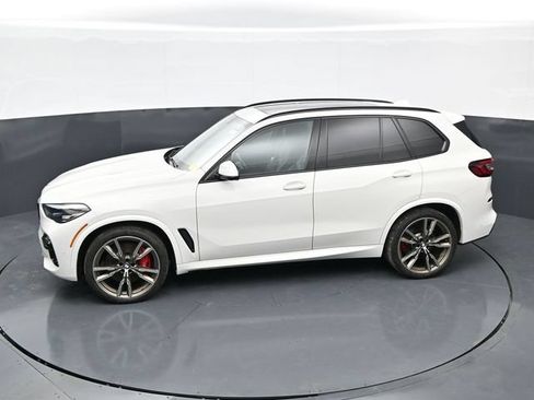 Used 2021 BMW X5 M50i AWD/4WD image 32