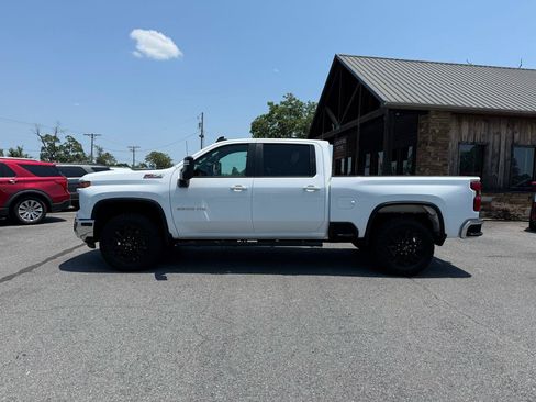Used 2025 Chevrolet Silverado 2500 LT w/ Convenience Package AWD/4WD image 3
