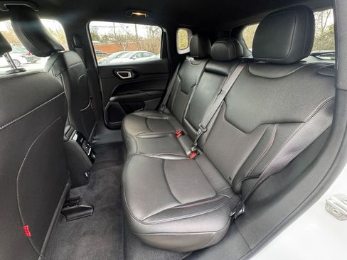 Used 2025 Jeep Compass Trailhawk image 33