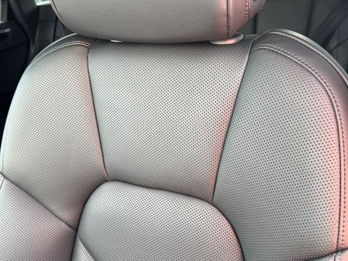 New 2025 Porsche Macan image 5