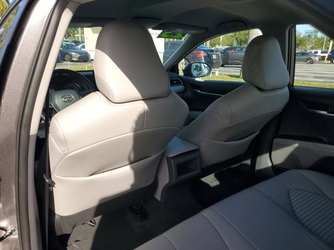 Used 2023 Toyota Camry SE image 11