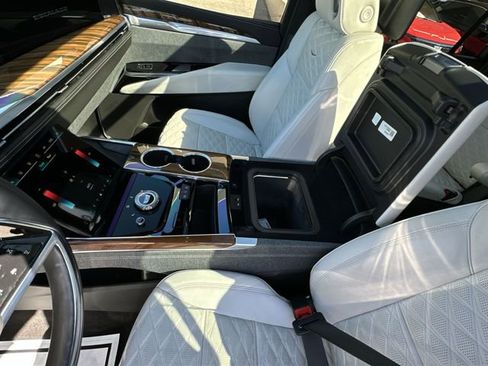 Certified 2025 Cadillac Escalade ESV Sport Platinum image 29