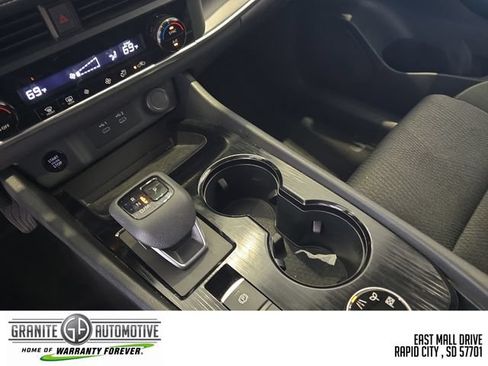 Used 2025 Nissan Rogue SV AWD/4WD image 24