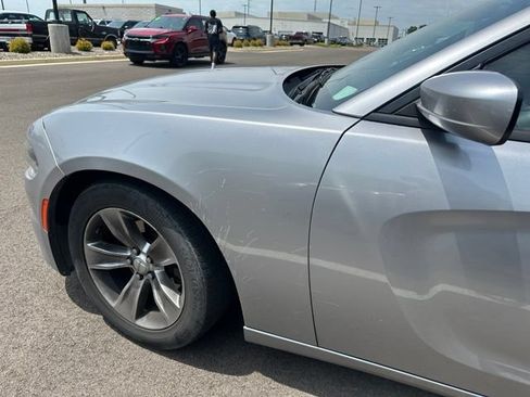 Used 2015 Dodge Charger SE w/ Power Sunroof Group RWD image 9