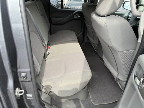 Used 2020 Nissan Frontier SV w/ Midnight Edition Floor Mats RWD image 17