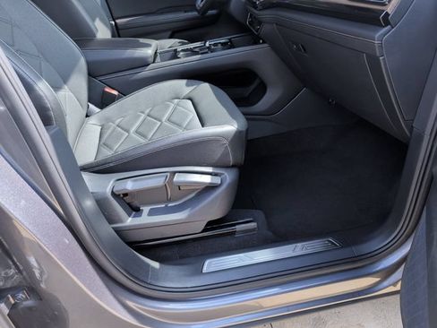 Used 2025 Volkswagen Atlas SE FWD image 31