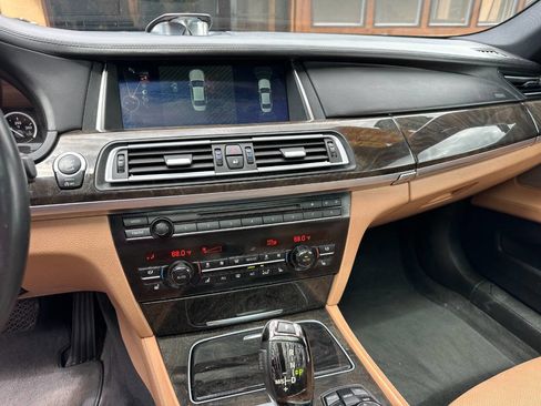 Used 2013 BMW 750Li xDrive image 8