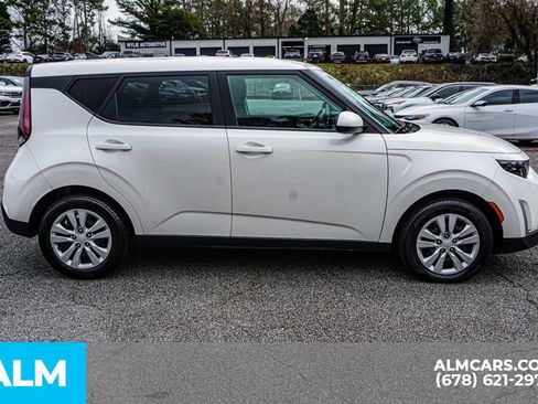 Used 2025 Kia Soul LX image 9