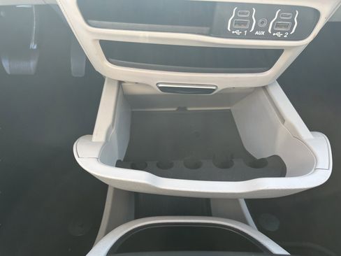 Used 2023 Chrysler Pacifica Touring-L FWD image 17