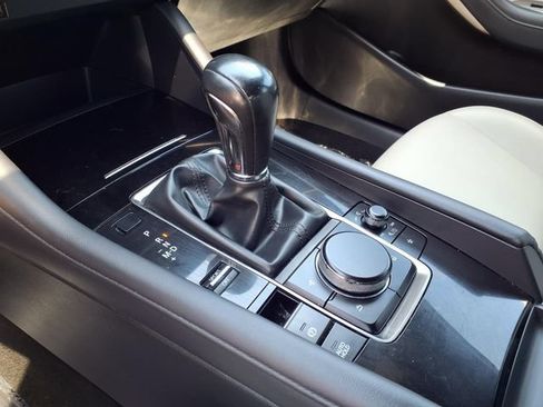 Used 2019 MAZDA MAZDA3 Hatchback w/ Preferred Package FWD image 19
