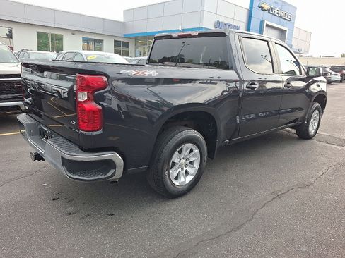 Used 2022 Chevrolet Silverado 1500 LT AWD/4WD image 4