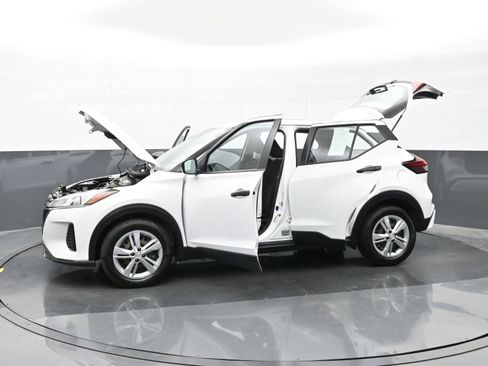 Used 2022 Nissan Kicks S FWD image 48