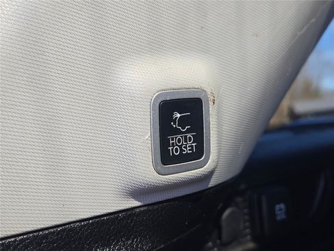 Used 2023 Jeep Grand Cherokee Limited image 14