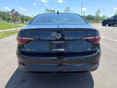 Used 2024 Volkswagen Jetta SE FWD image 8