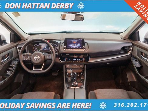 Used 2022 Nissan Rogue SV image 3