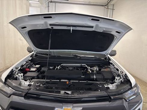 Used 2024 Chevrolet Colorado LT RWD image 8