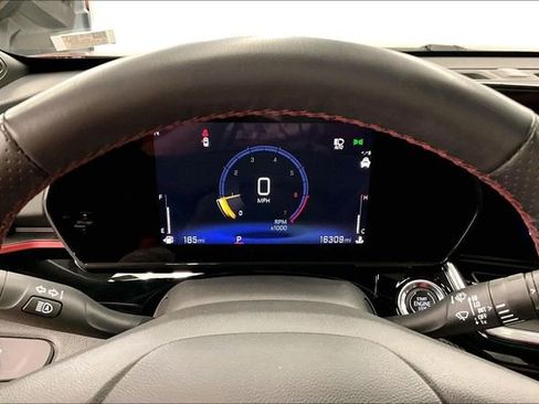 Used 2024 Chevrolet Trax RS w/ Sunroof Package image 29