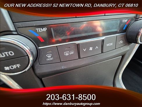 Used 2015 Toyota Camry SE w/ Moonroof Package FWD image 17
