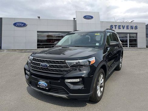 Certified 2023 Ford Explorer XLT w/ Equipment Group 202A AWD/4WD image 2