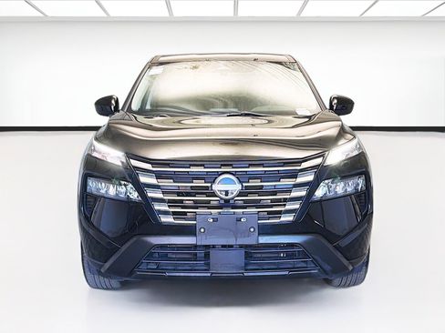 Used 2024 Nissan Rogue SV image 2