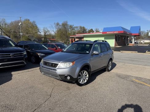 Used 2013 Subaru Forester 2.5X Premium w/ Plus Pkg AWD/4WD image 2