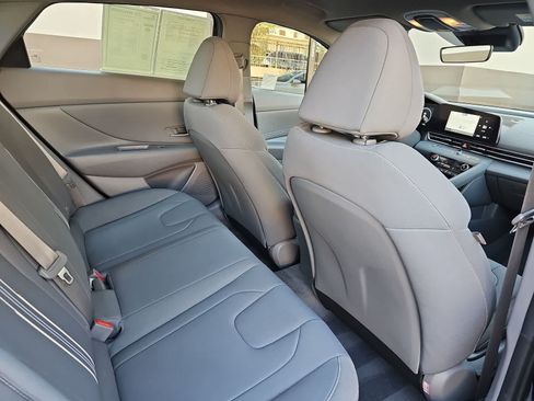 Used 2023 Hyundai Elantra SEL w/ Convenience Package FWD image 16