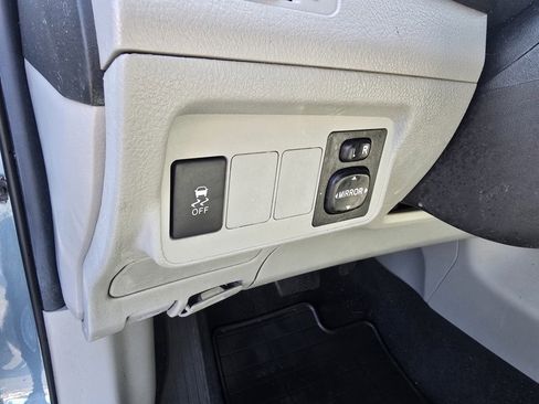 Used 2013 Toyota Corolla LE image 18