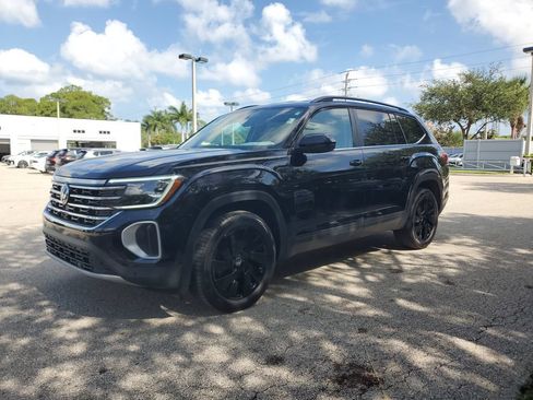 Certified 2026 Volkswagen Atlas SE w/ Black Wheel Package FWD image 8