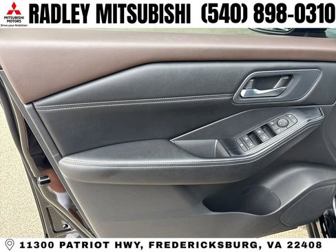 Used 2023 Nissan Rogue SV w/ SV Premium Package image 5