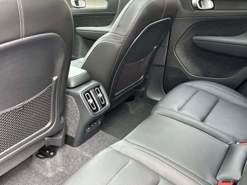 Used 2025 Volvo XC40 B5 Core w/ Protection Package Premier image 12