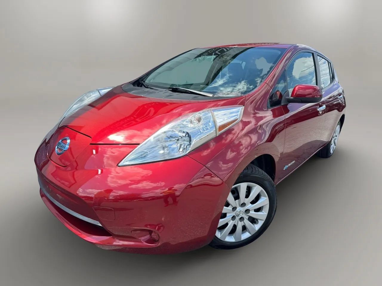 Used 2015 Nissan Leaf S w/ Charge Package FWD image 1