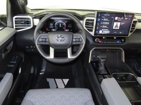 Used 2025 Toyota Tundra Limited AWD/4WD image 16