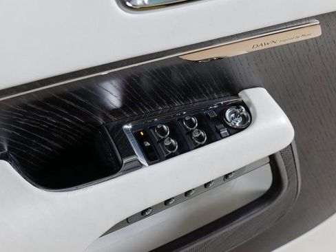 Used 2018 Rolls-Royce Dawn image 32