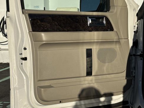 Used 2015 Lincoln Navigator 2WD image 18