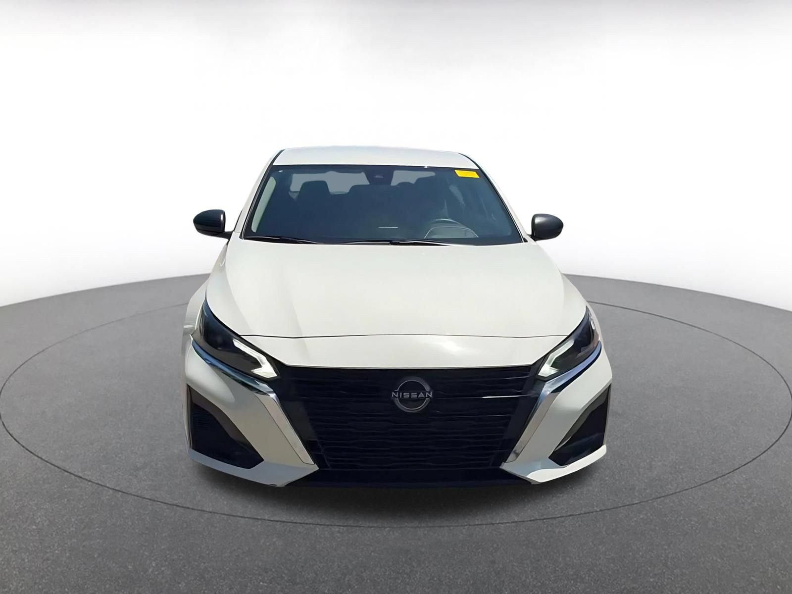 Used 2025 Nissan Altima 2.5 SV FWD image 2