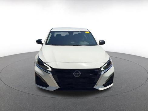 Used 2025 Nissan Altima 2.5 SV FWD image 2