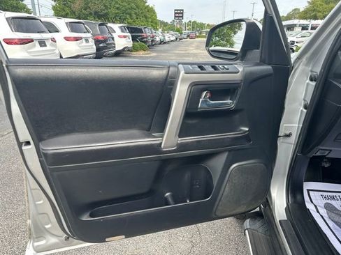 Used 2015 Toyota 4Runner SR5 AWD/4WD image 17