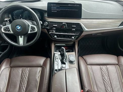 Used 2023 BMW 530e xDrive w/ Executive Package image 16