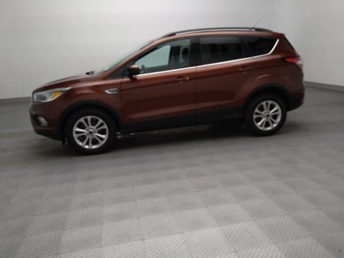 Used 2018 Ford Escape SE FWD image 2