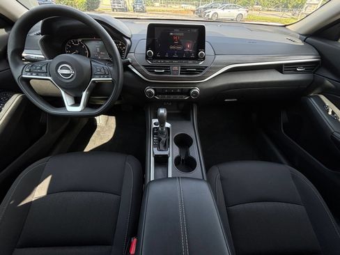 Used 2026 Nissan Altima 2.5 SV FWD image 32