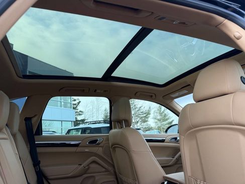 Used 2016 Porsche Cayenne image 16