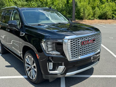 Used 2021 GMC Yukon Denali w/ Denali Ultimate Package AWD/4WD image 18