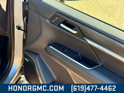 Used 2025 GMC Acadia Elevation image 25