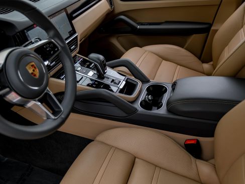 Used 2020 Porsche Cayenne image 25