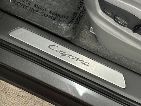 Used 2023 Porsche Cayenne AWD/4WD image 22