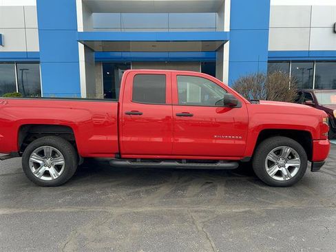 Used 2018 Chevrolet Silverado 1500 Custom w/ Custom Value Package image 8