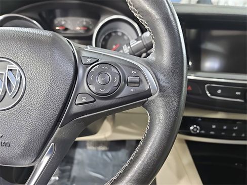 Used 2018 Buick Regal Preferred w/ Sights and Sounds Package image 17