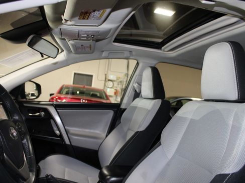 Used 2017 Toyota RAV4 XLE FWD image 23