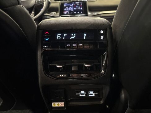 Used 2023 Jeep Grand Cherokee L Laredo image 43
