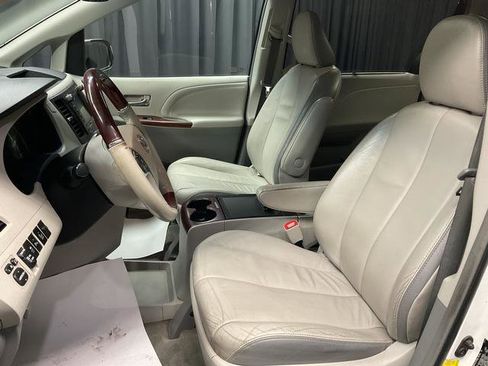 Used 2013 Toyota Sienna Limited w/ Premium Pkg image 13